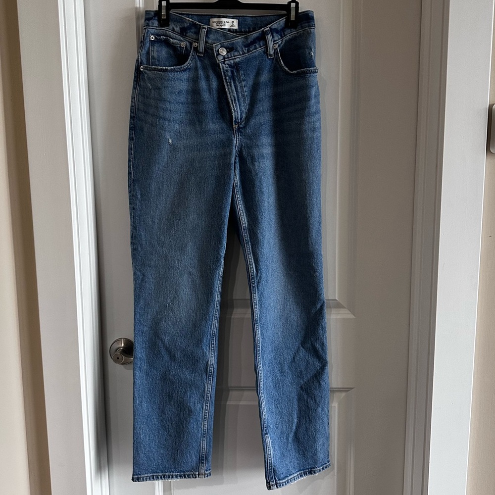 Abercrombie Ultra High Rise 90s Straight Jean